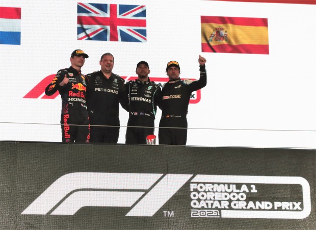 Lewis wins ahead of Max in Qatar