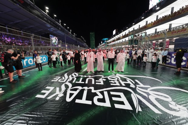 SAUDI: Sergio Perez wins ahead of Verstappen and Alonso